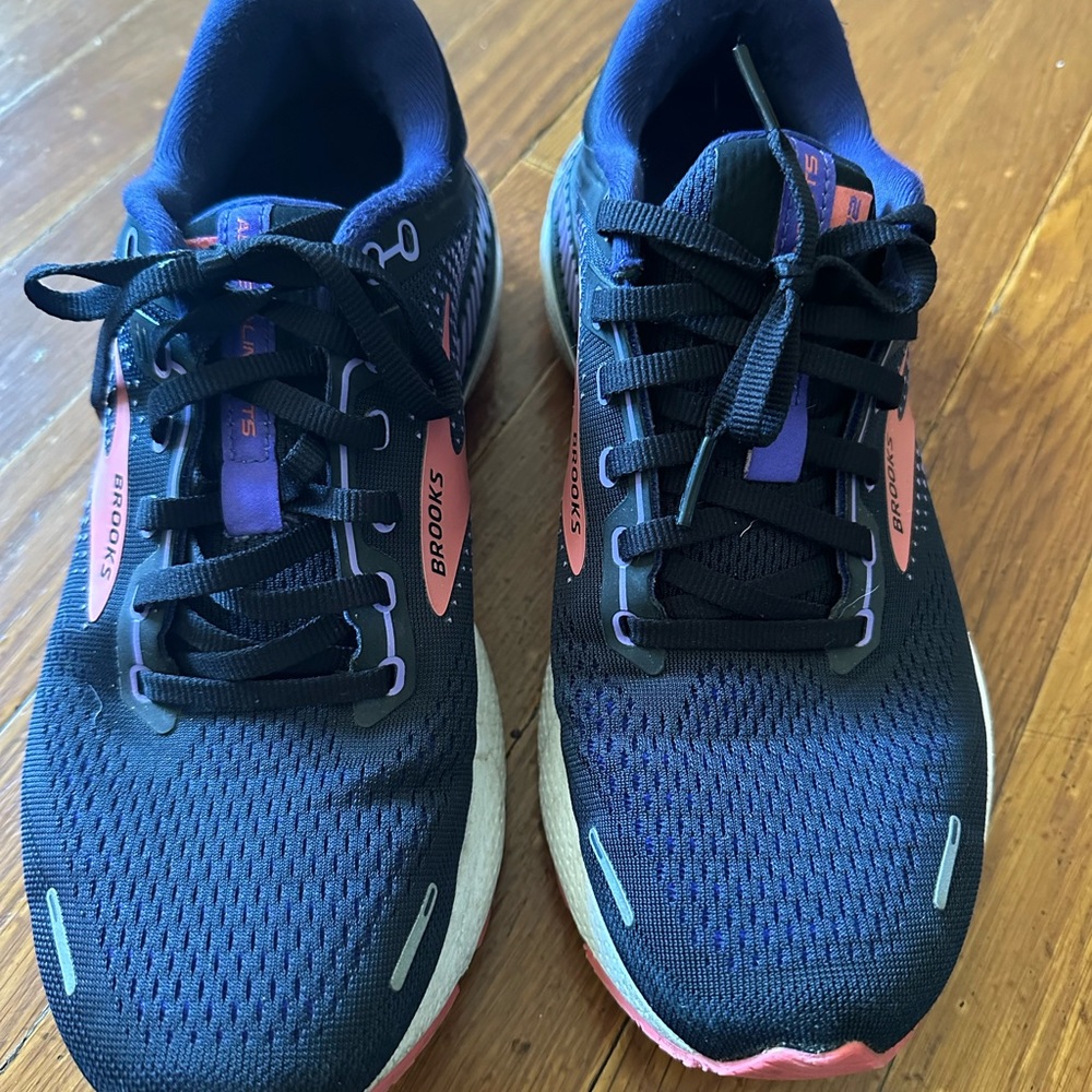 Brooks Adrenaline GTS size 10